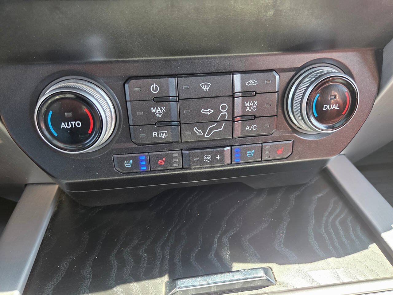 Used 2019 Ford F250 Platinum w/ Platinum Ultimate Package AWD/4WD image 15