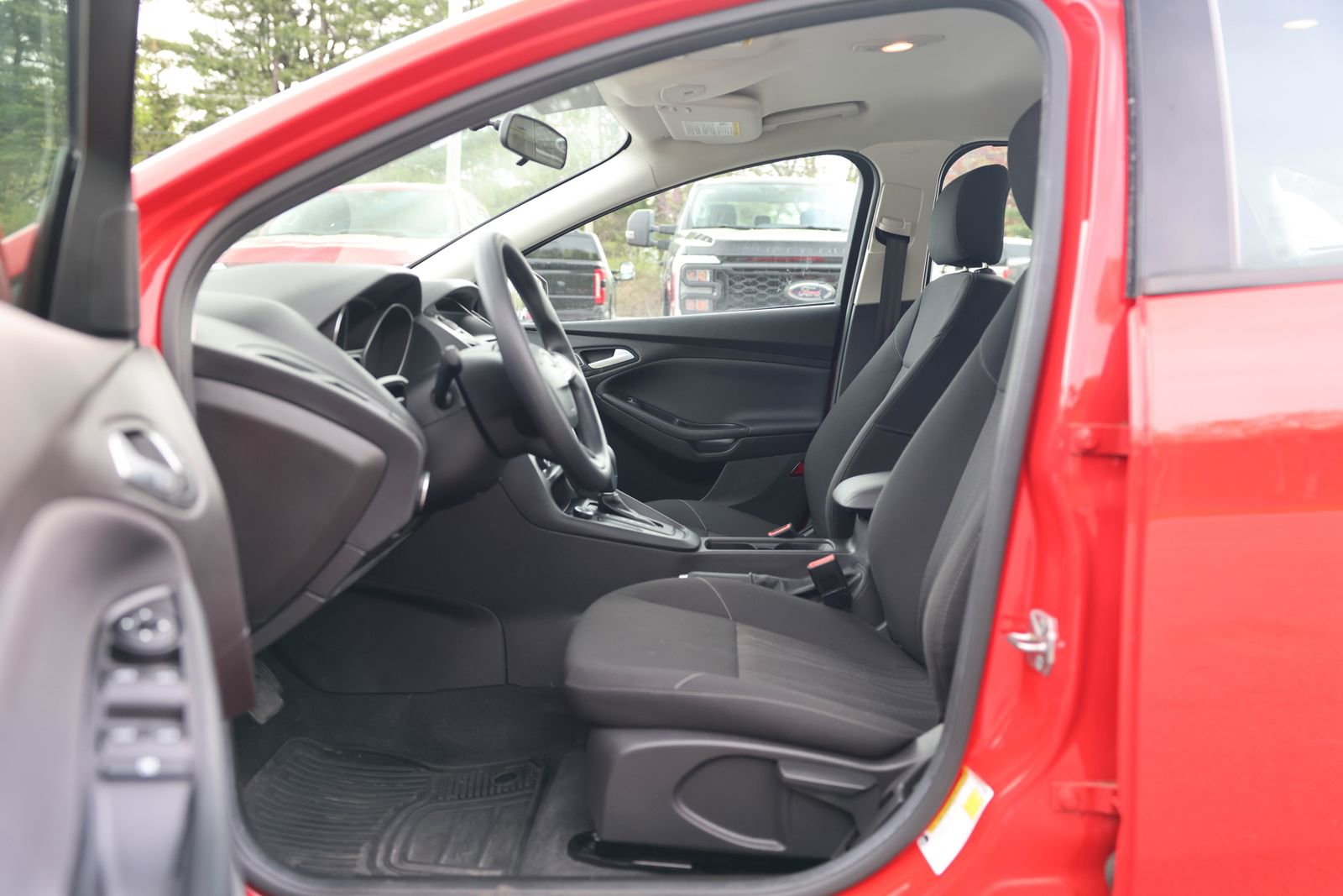 Certified 2017 Ford Focus SE FWD image 14