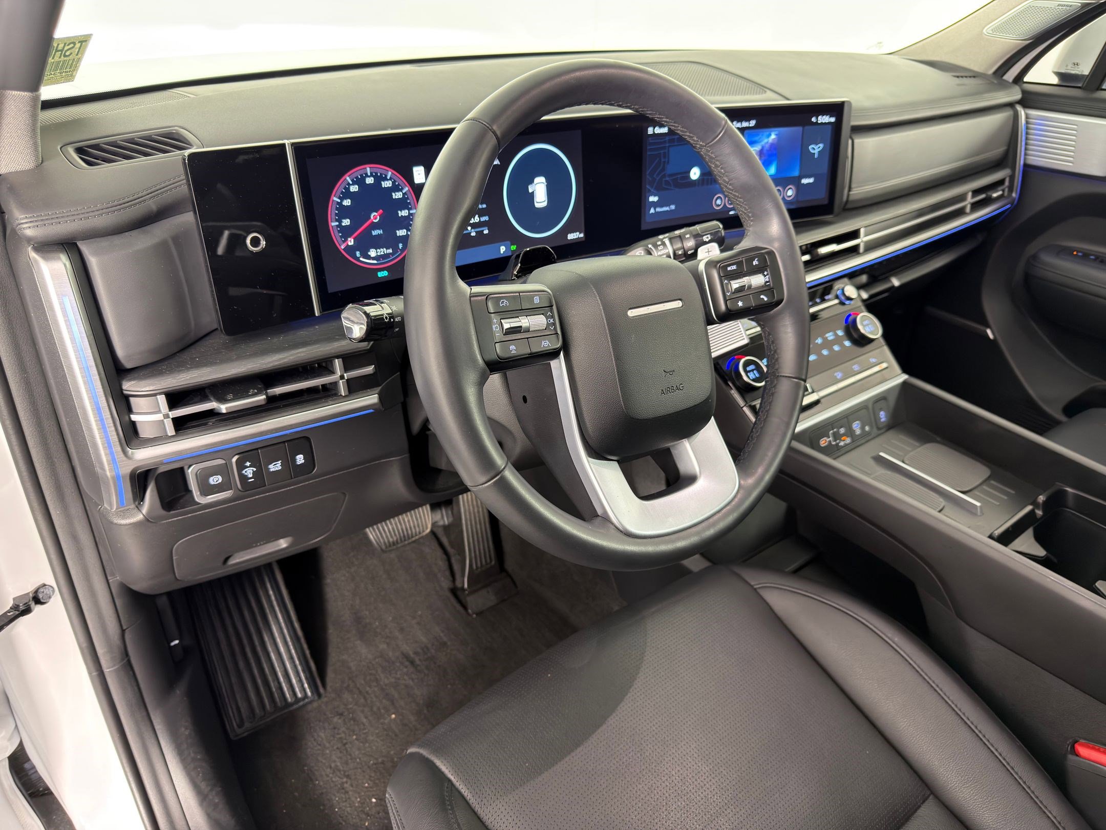 Used 2025 Hyundai Santa Fe Limited image 4