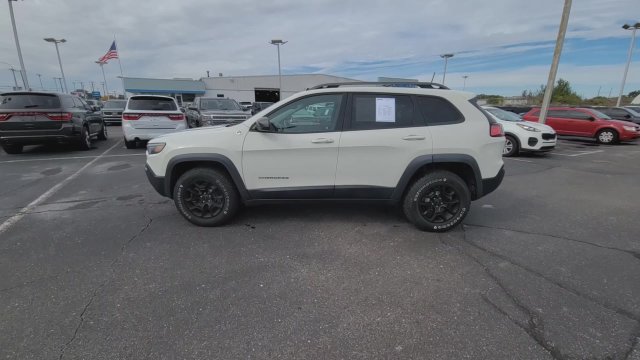 Used 2019 Jeep Cherokee Trailhawk AWD/4WD image 4