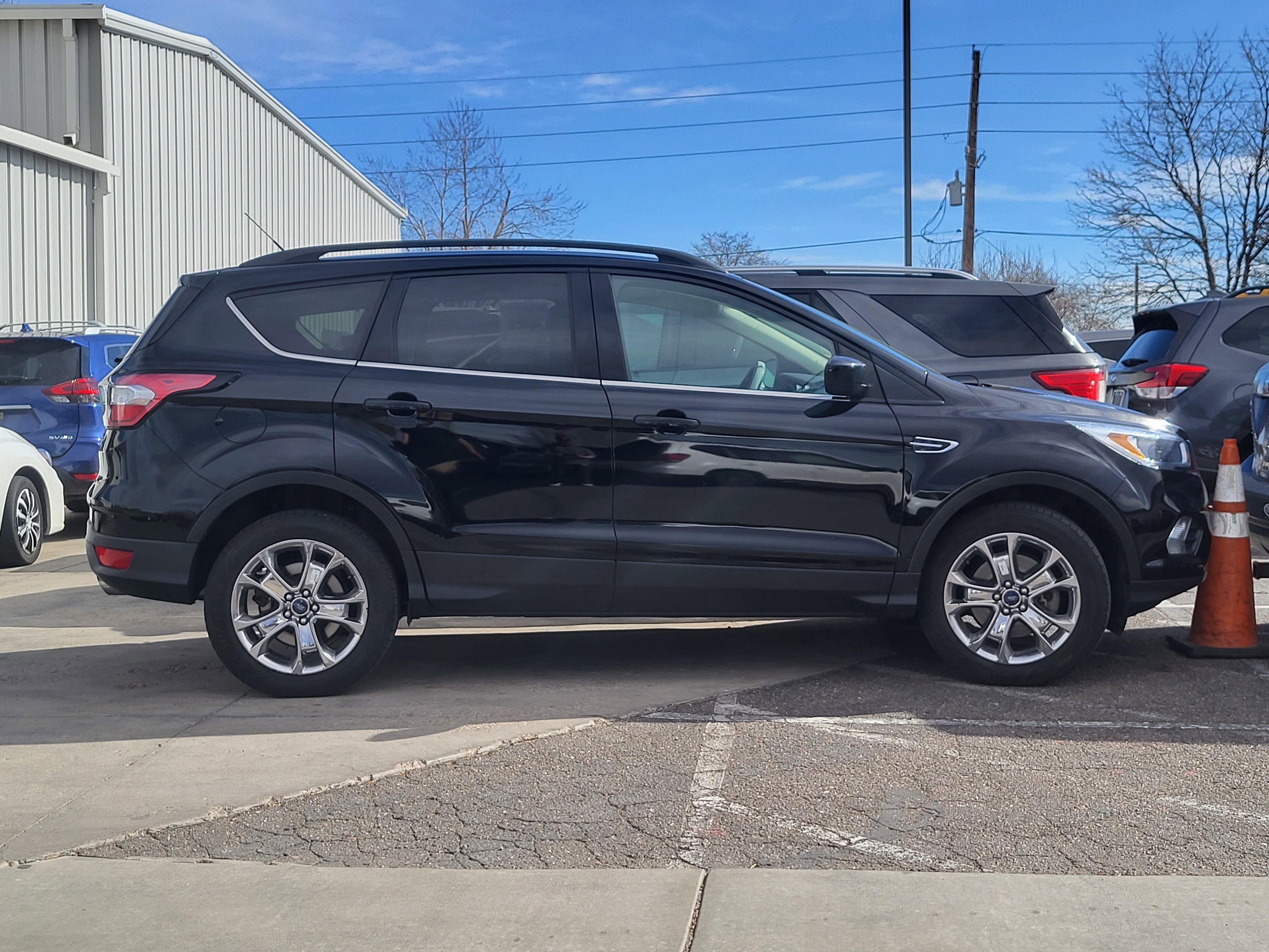 Used 2018 Ford Escape SE w/ Ford Safe & Smart Package image 3