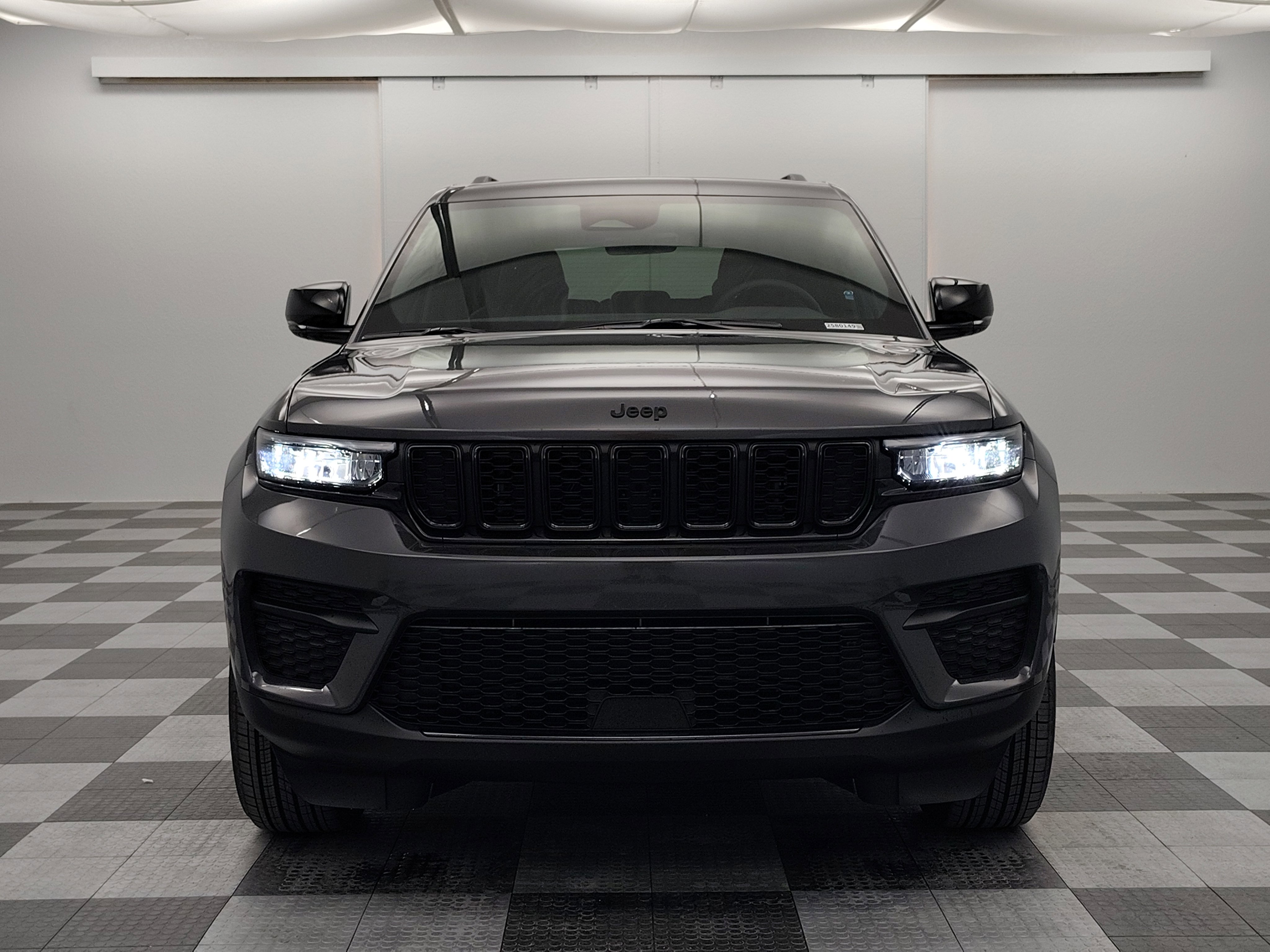 New 2025 Jeep Grand Cherokee Altitude image 5