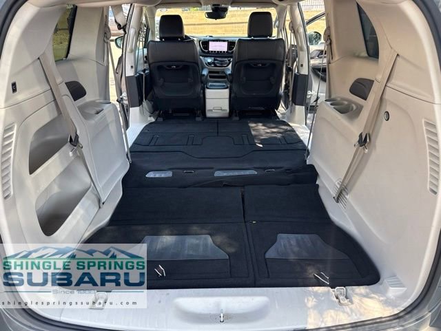 Used 2023 Chrysler Pacifica Touring-L FWD image 27