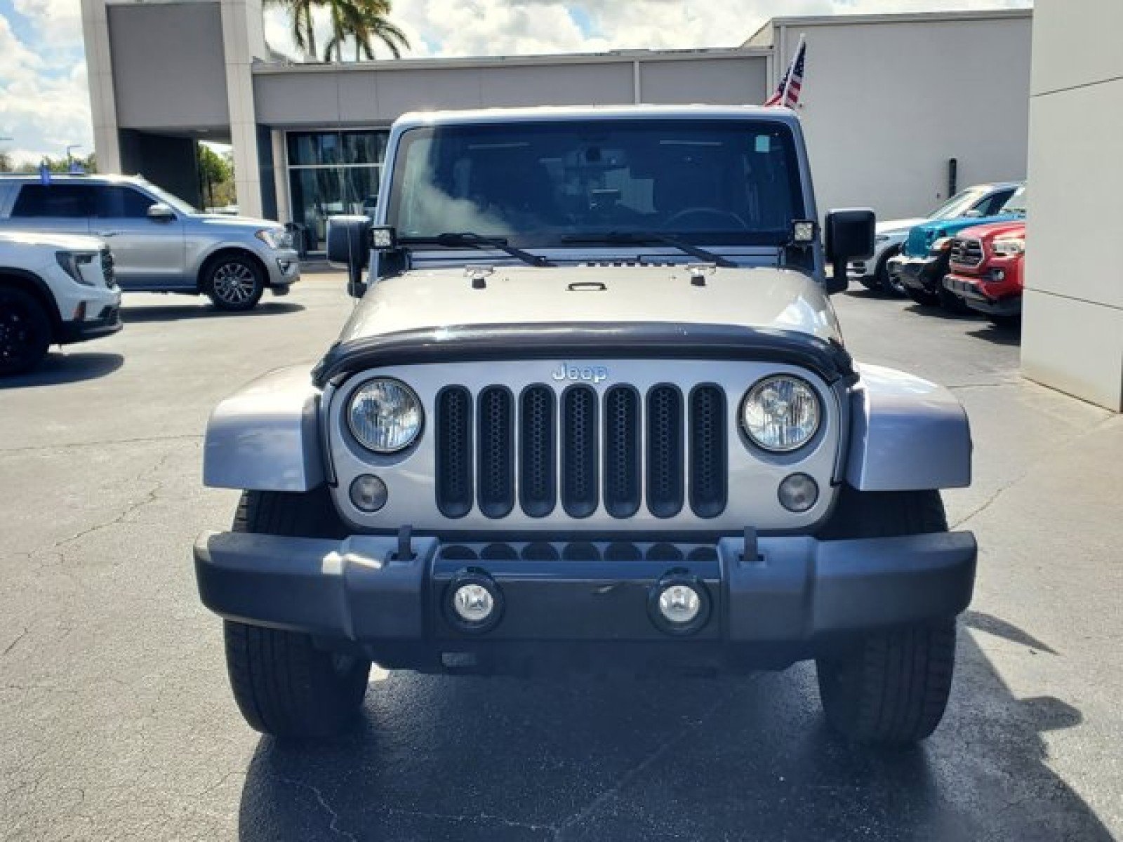 Used 2015 Jeep Wrangler Unlimited Rubicon w/ Connectivity Group image 2