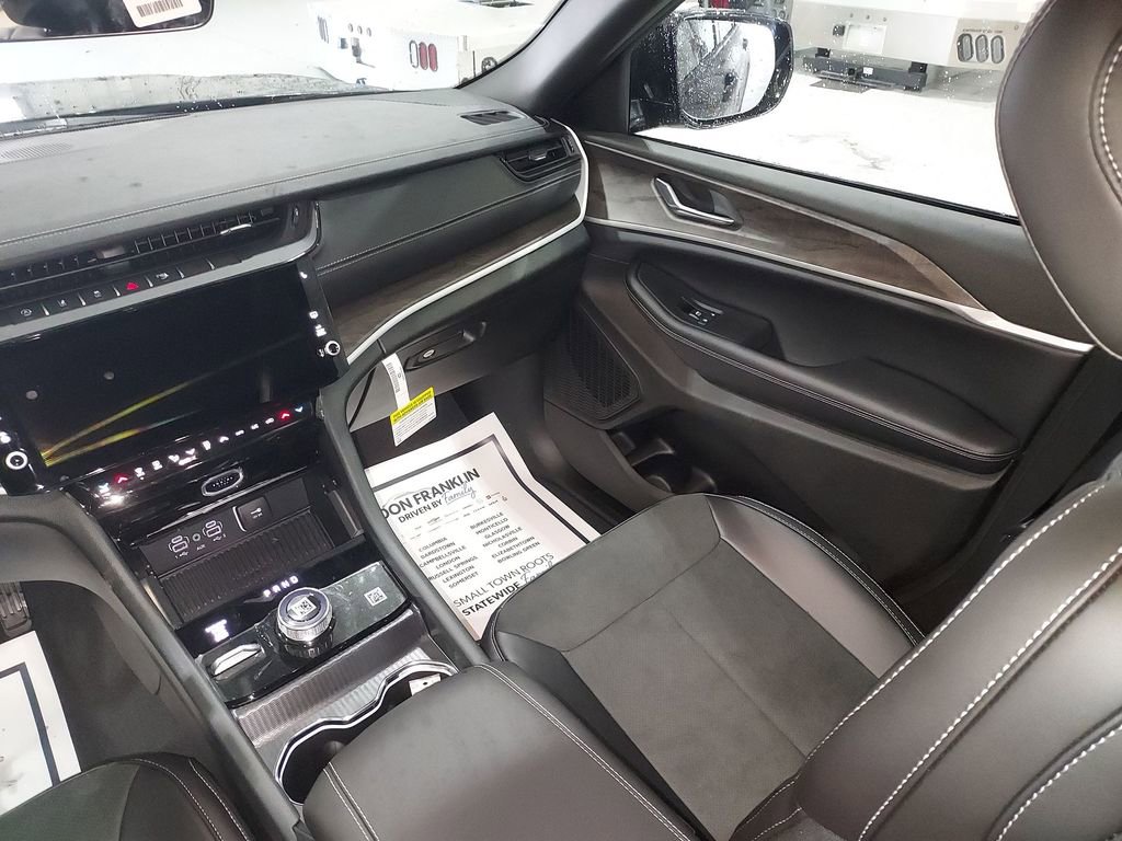 New 2026 Jeep Grand Cherokee Altitude AWD/4WD image 11