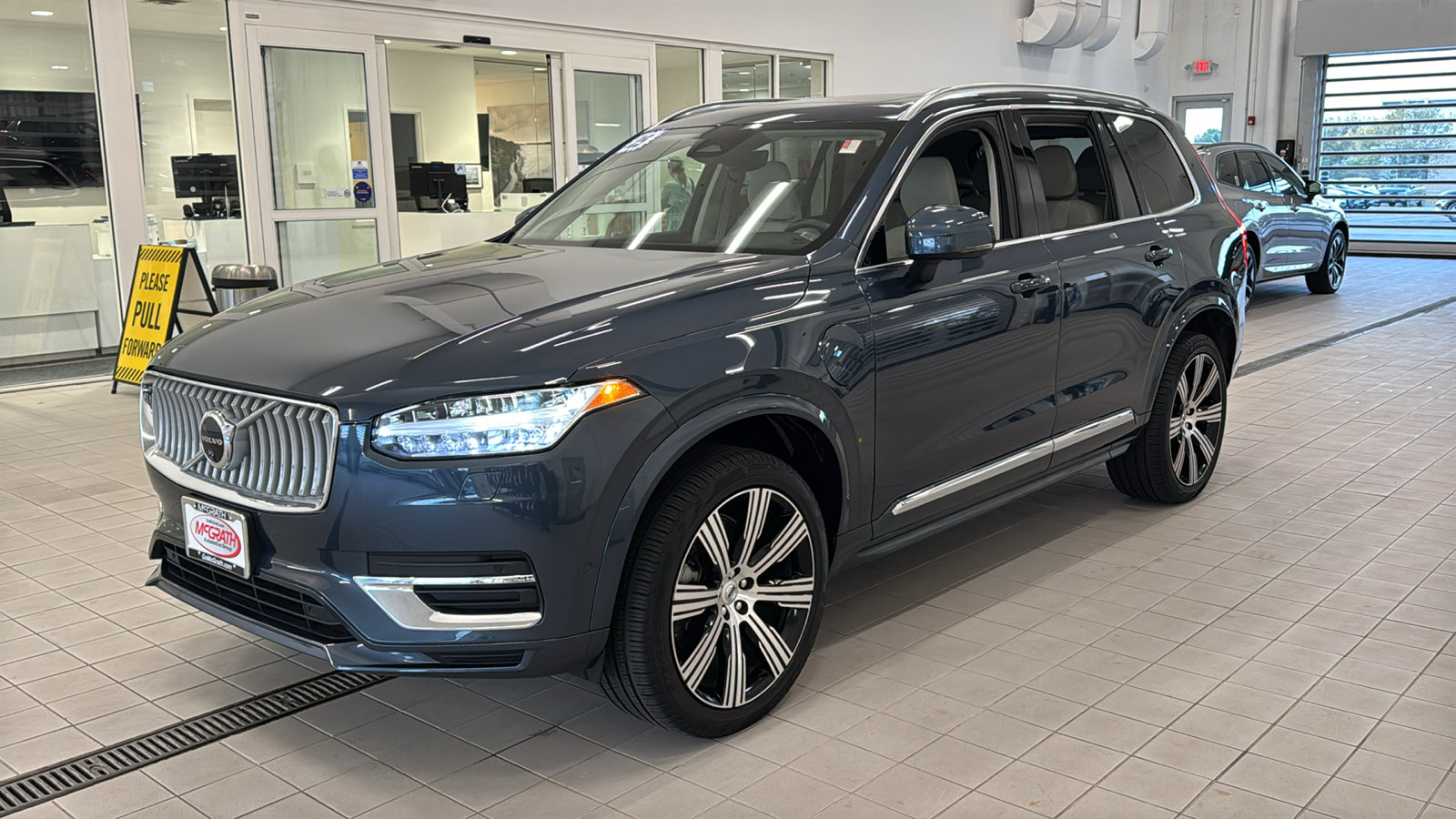 Used 2025 Volvo XC90 T8 Plus w/ Protection Package AWD/4WD image 9