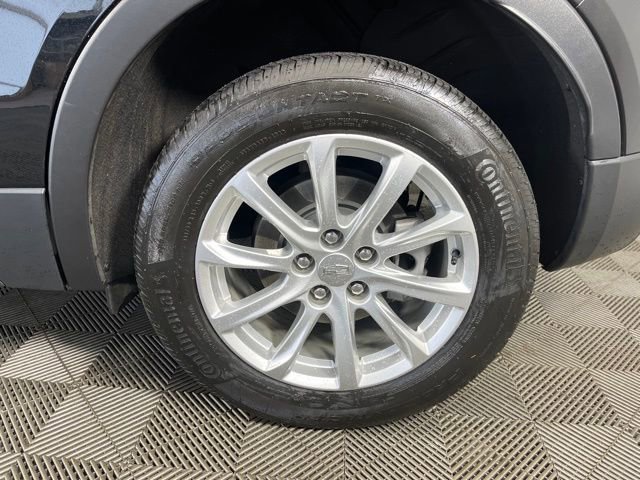 Used 2023 Cadillac XT4 Luxury w/ Cold Weather Package AWD/4WD image 11
