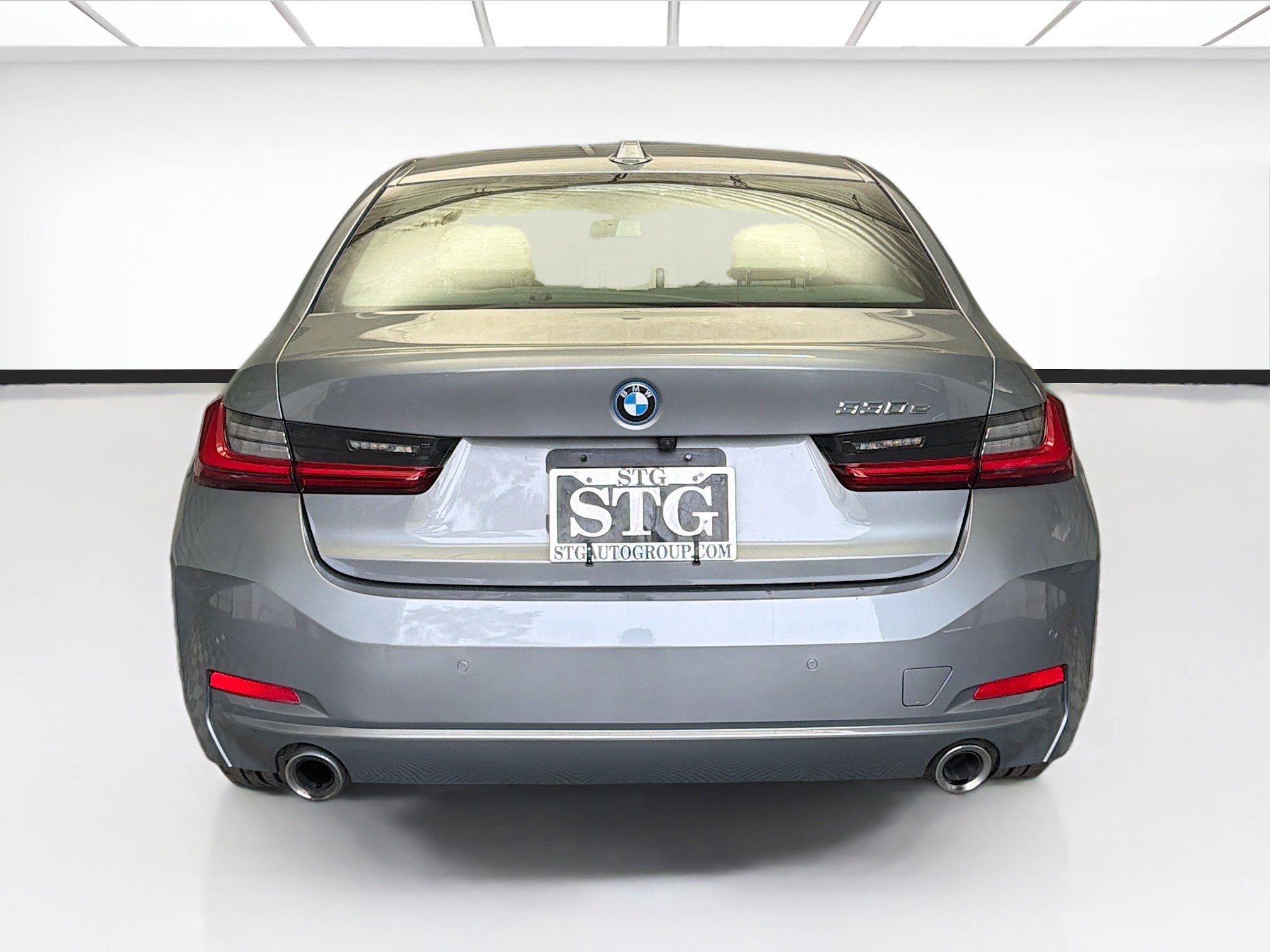 Used 2023 BMW 330e w/ Driving Assistance Package image 5