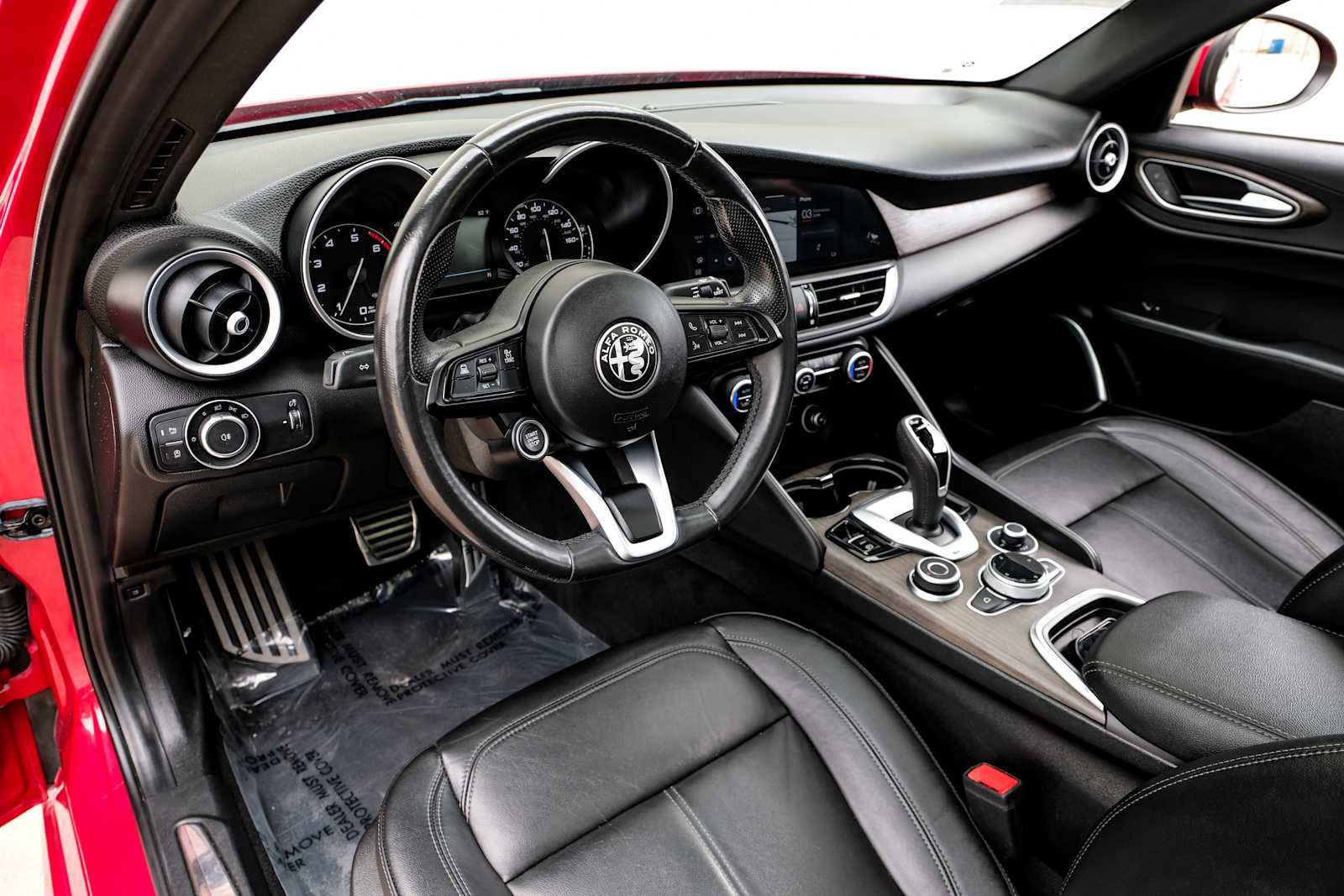 Used 2022 Alfa Romeo Giulia Ti AWD/4WD image 3