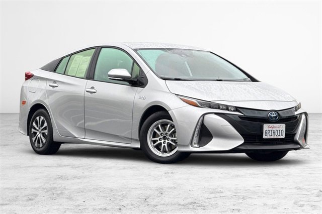 Used 2020 Toyota Prius Prime XLE image 2