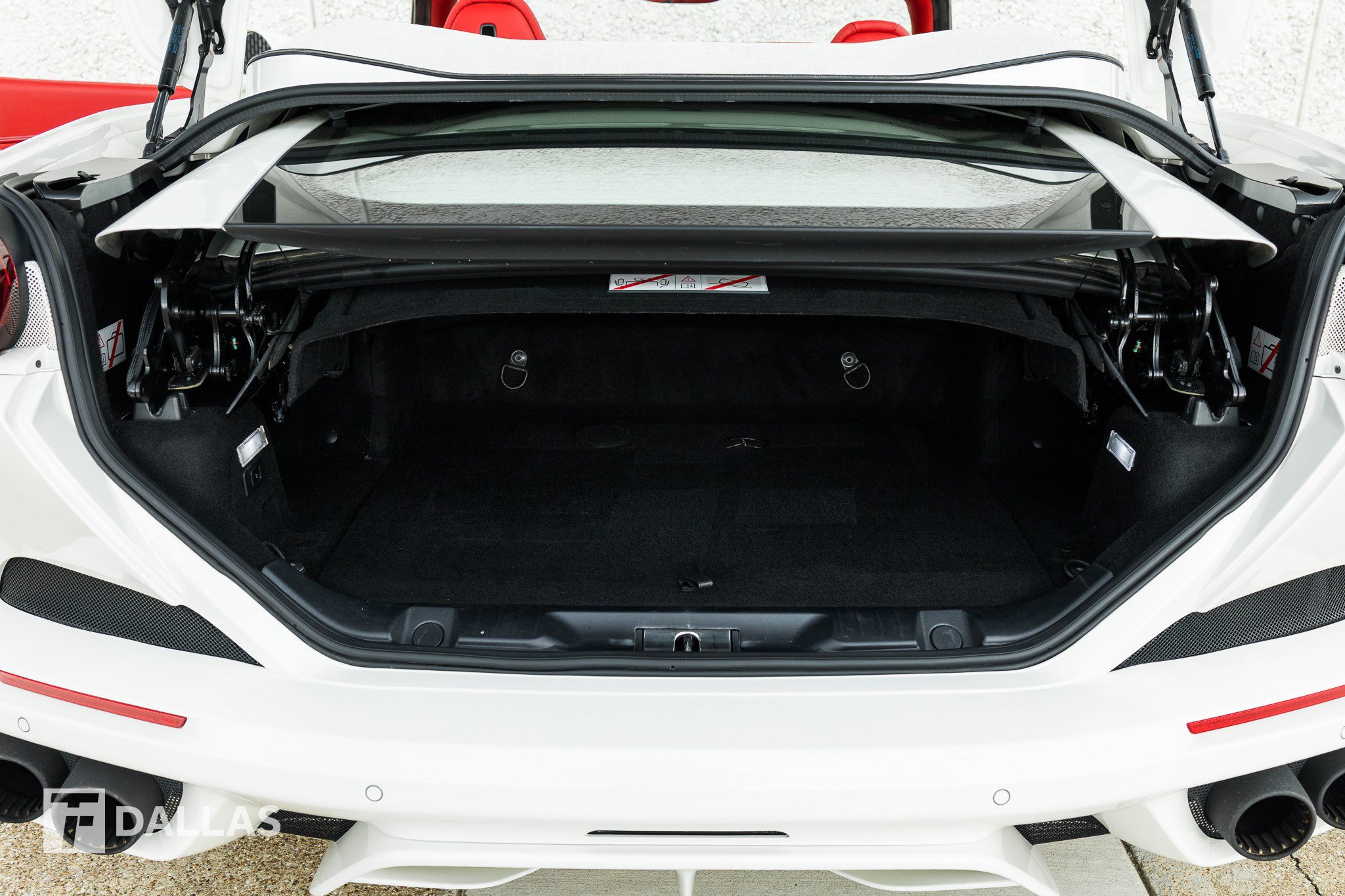 Used 2019 Ferrari Portofino RWD image 30