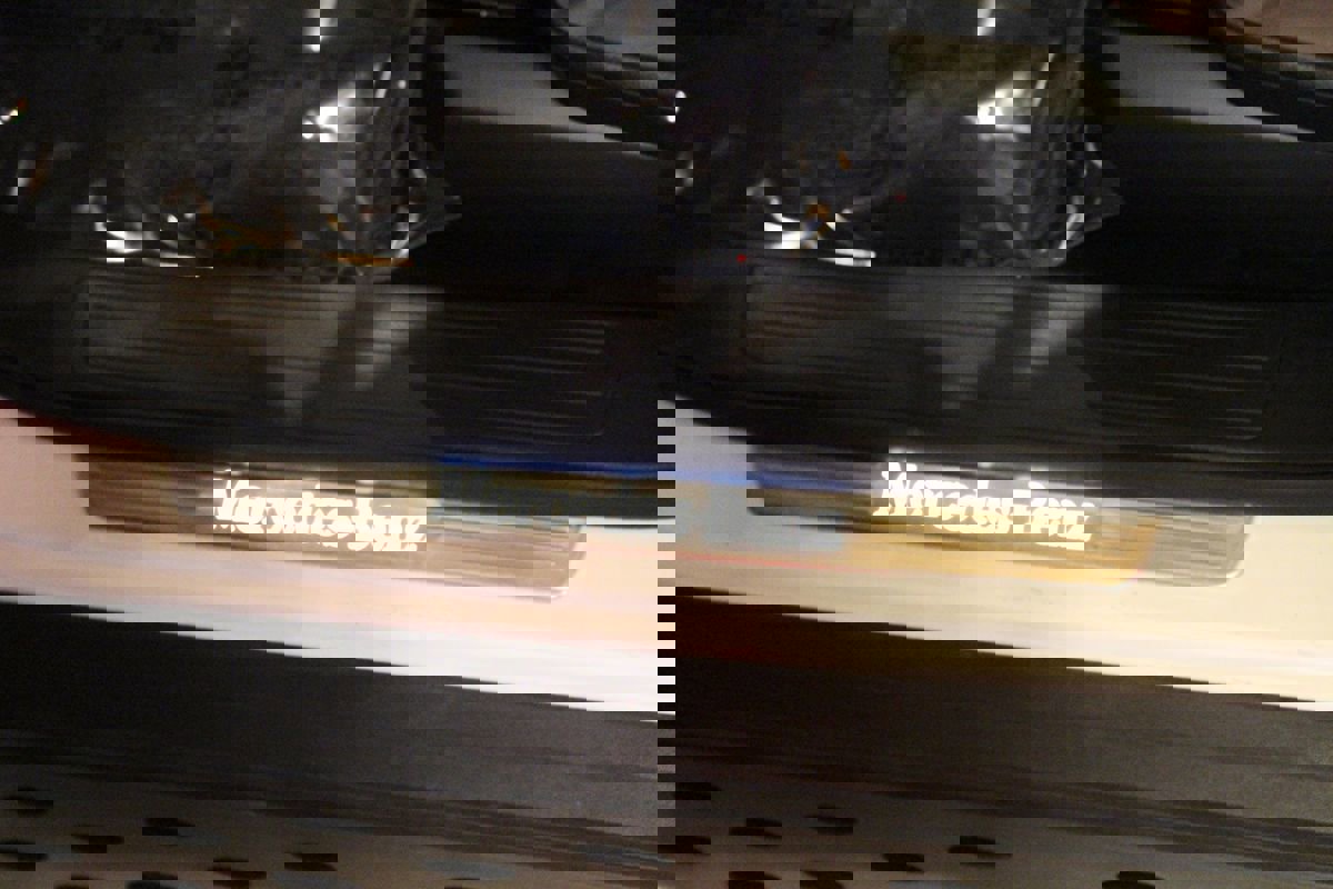 Used 2015 Mercedes-Benz GL 550 4MATIC image 9