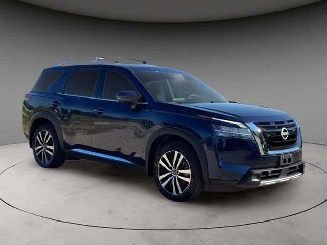 Certified 2024 Nissan Pathfinder Platinum AWD/4WD image 3