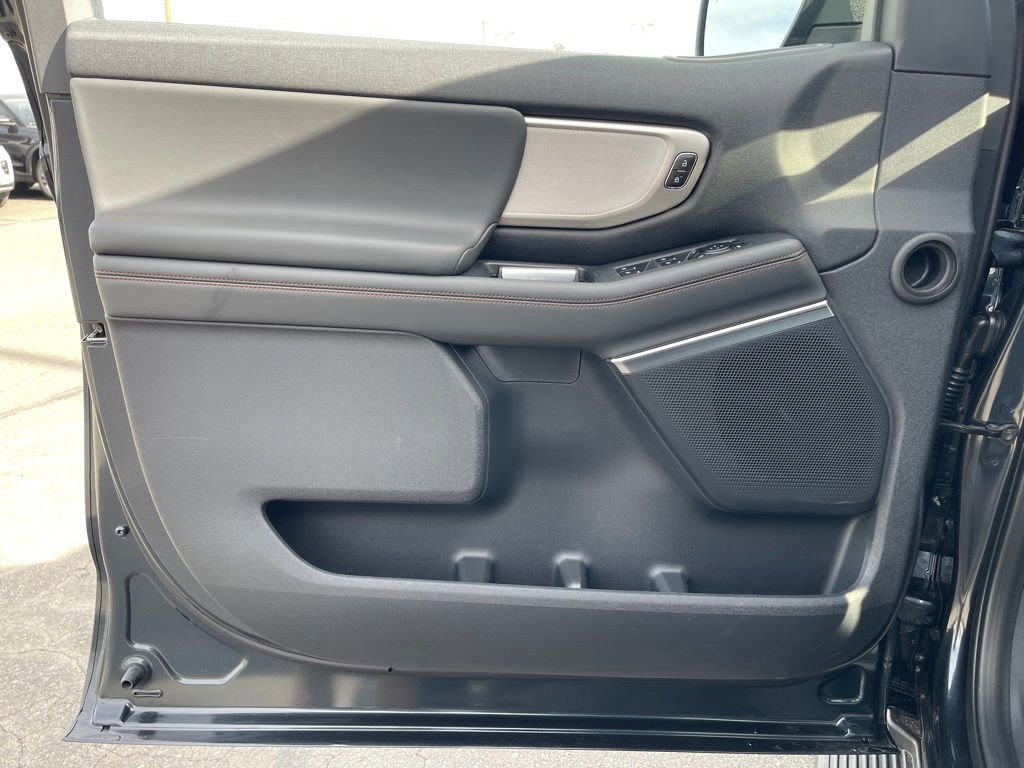 New 2025 Ford Expedition Active image 14