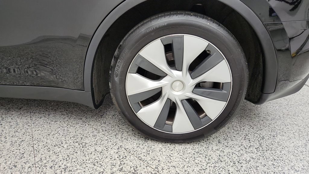 Used 2024 Tesla Model Y Long Range AWD/4WD image 9