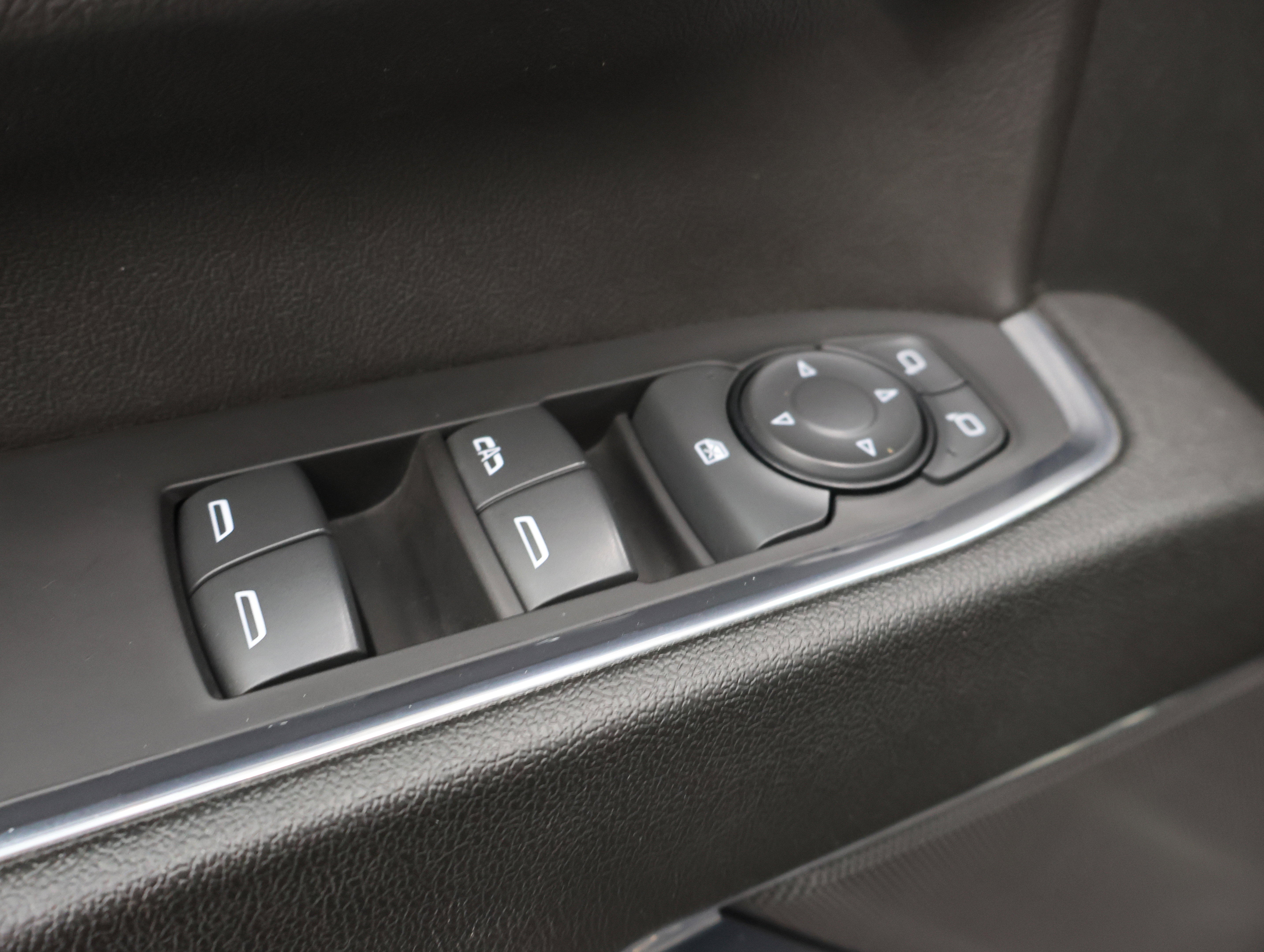 Used 2024 Chevrolet Silverado 2500 LT AWD/4WD image 38