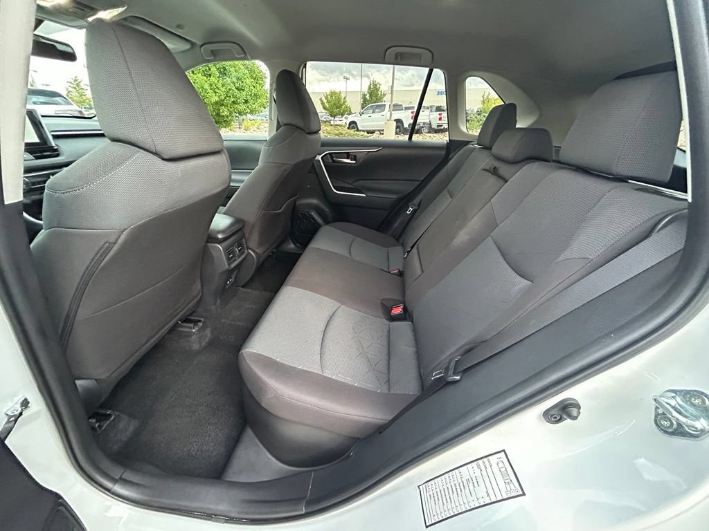 Used 2025 Toyota RAV4 XLE AWD/4WD image 27