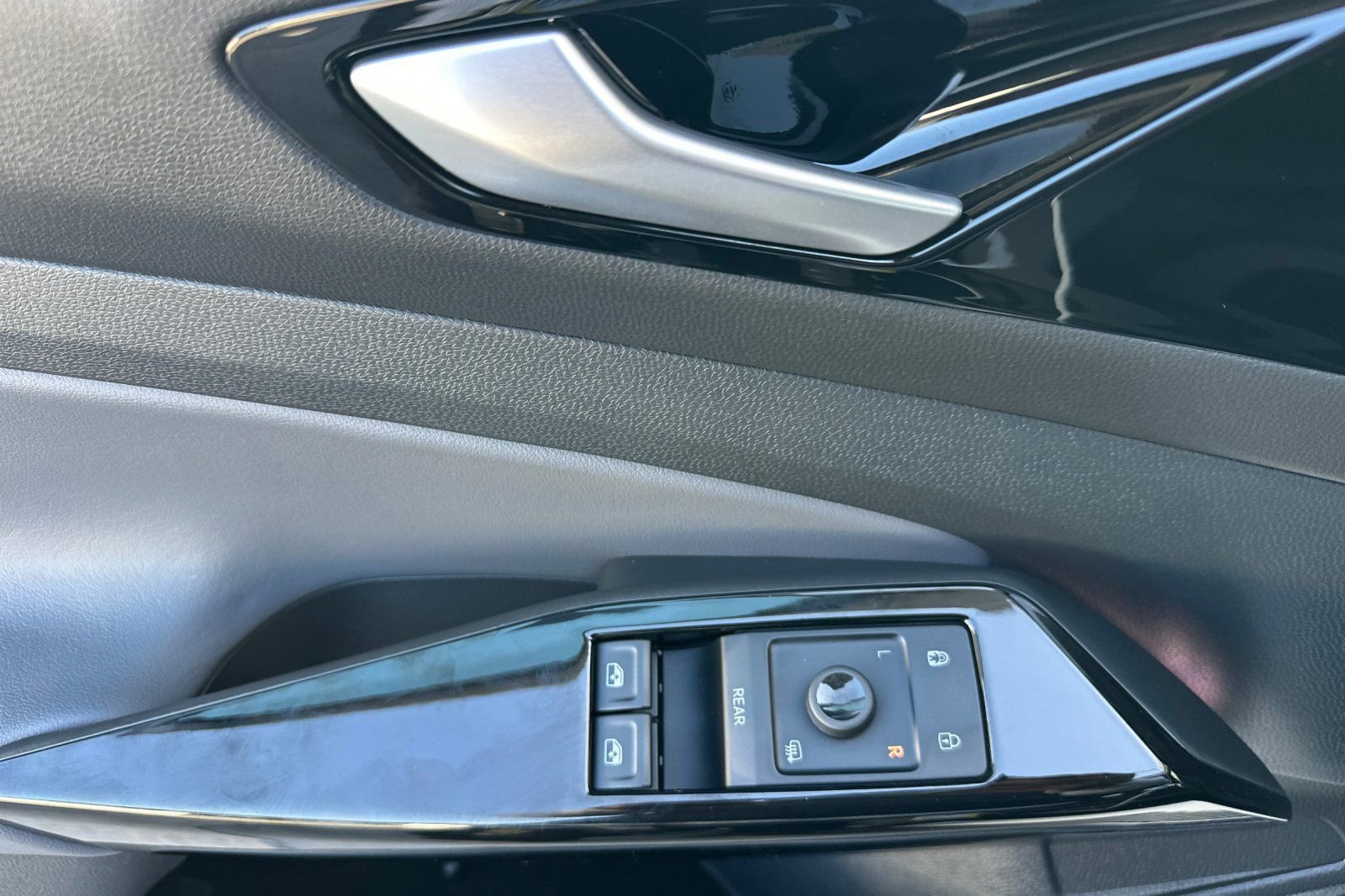 Certified 2022 Volkswagen ID.4 Pro AWD/4WD image 11