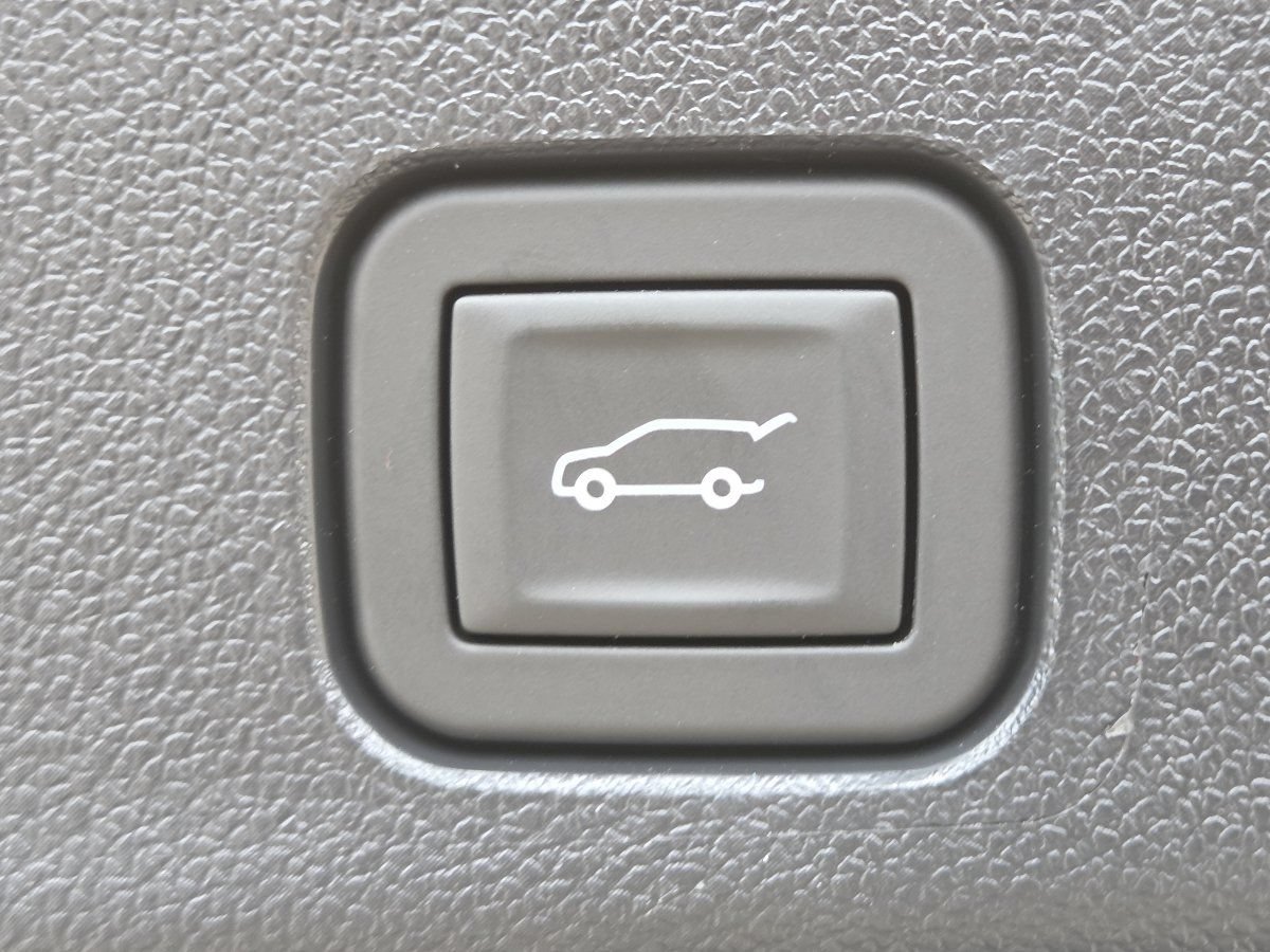 New 2027 Chevrolet Traverse LT FWD image 24