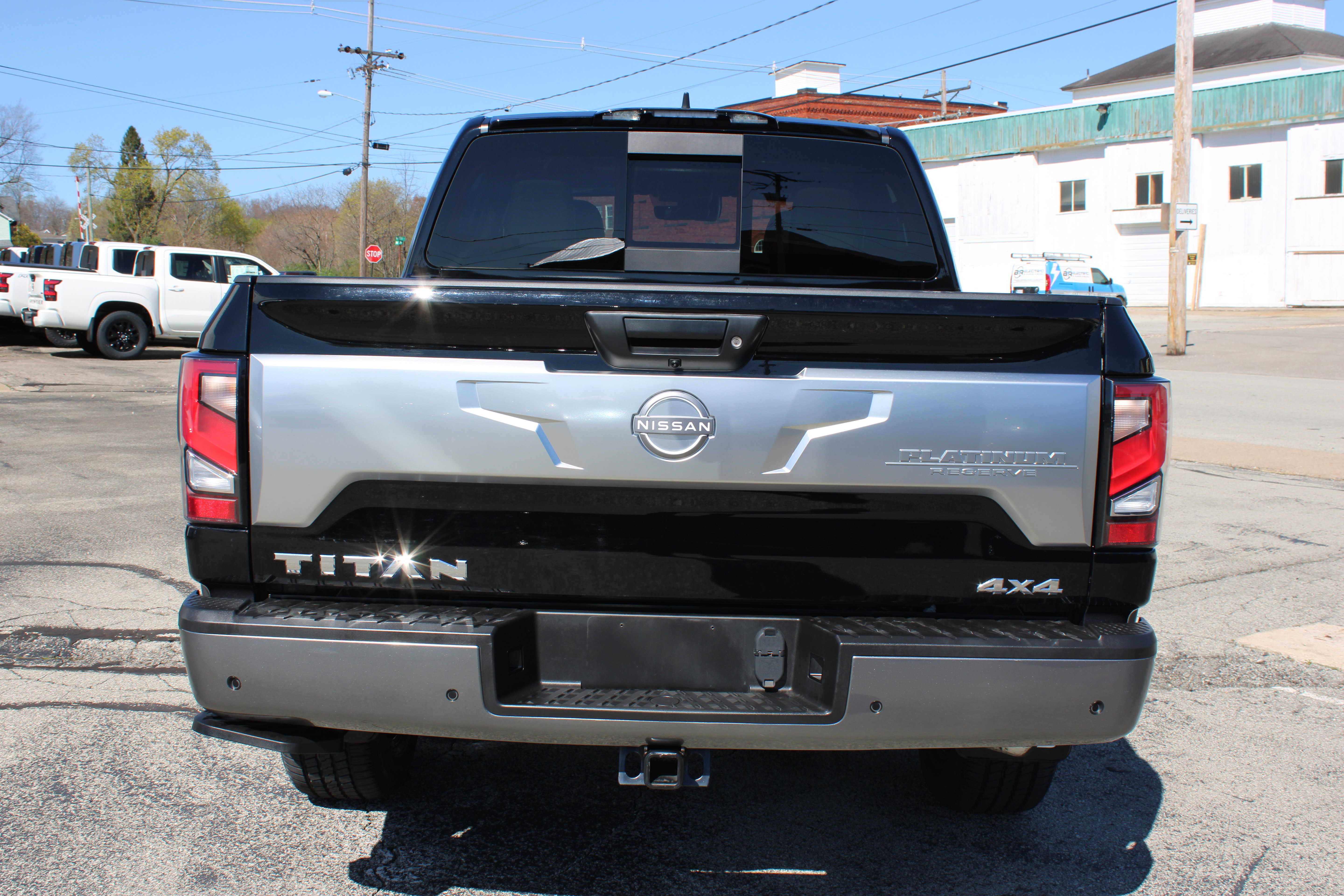 Certified 2023 Nissan Titan Platinum Reserve w/ Moonroof Package image 4