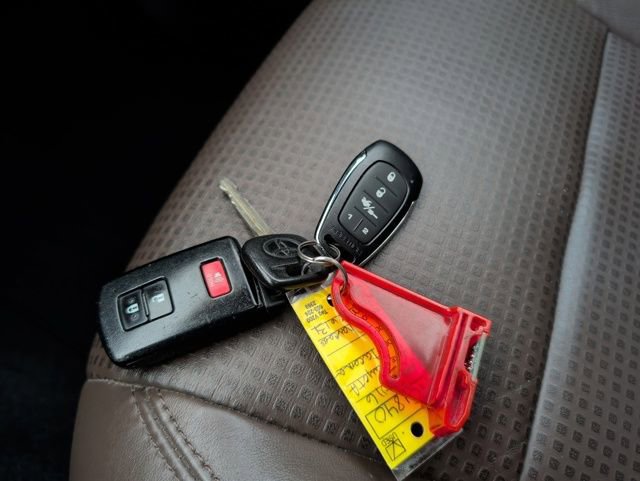 Used 2016 Toyota Tacoma Limited w/ Towing Package image 37