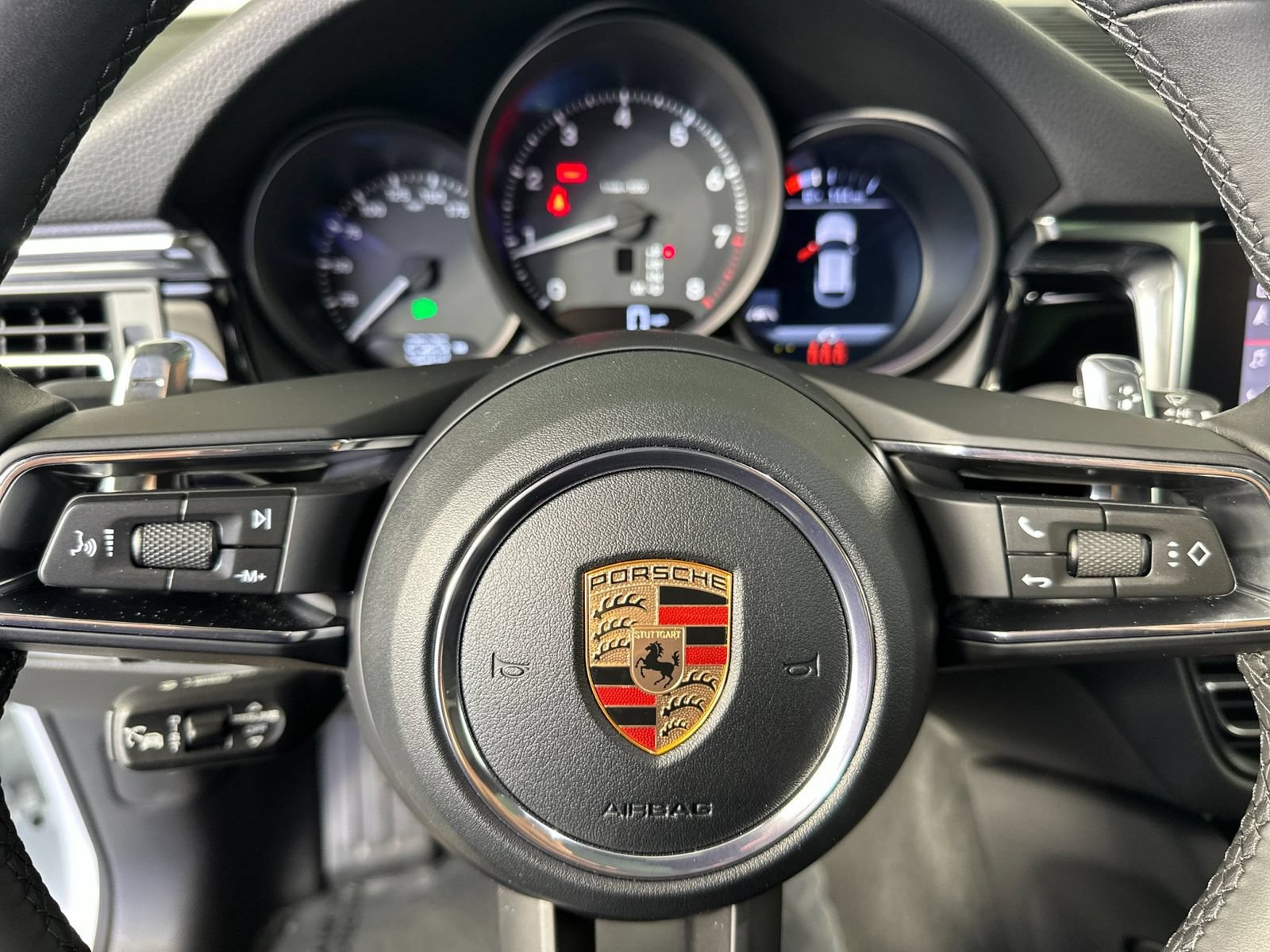 Certified 2026 Porsche Macan AWD/4WD image 26