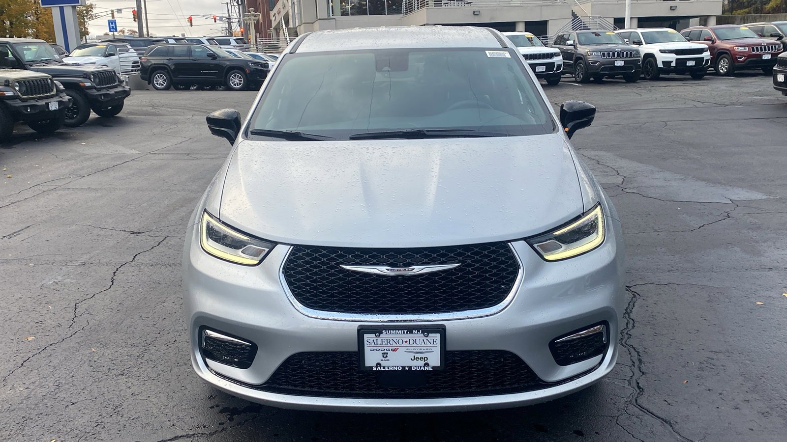 New 2026 Chrysler Pacifica Select AWD/4WD image 2