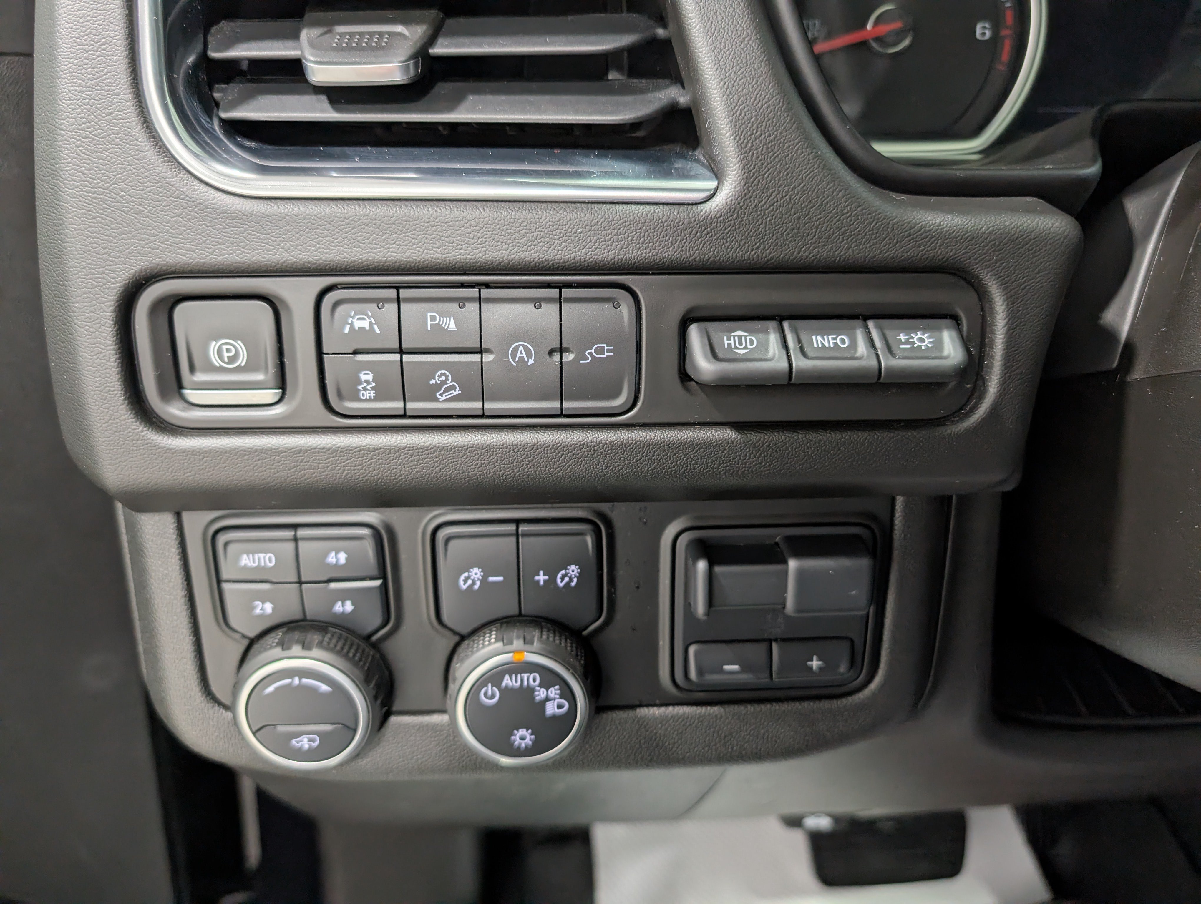 Used 2021 Chevrolet Suburban High Country AWD/4WD image 24