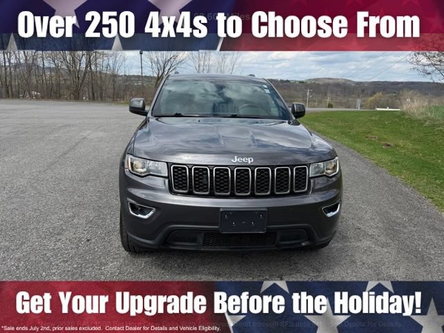 Used 2018 Jeep Grand Cherokee Laredo AWD/4WD image 2