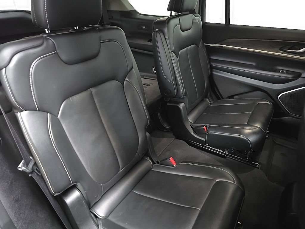 Used 2021 Jeep Grand Cherokee L Limited AWD/4WD image 17