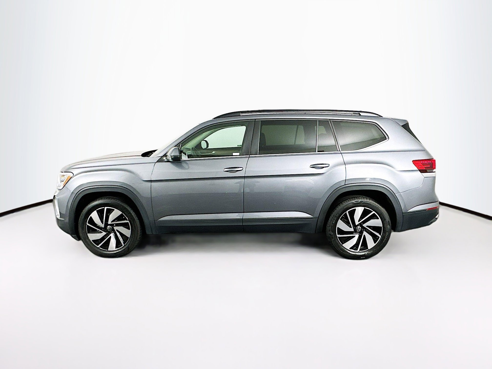 Used 2024 Volkswagen Atlas SE image 4