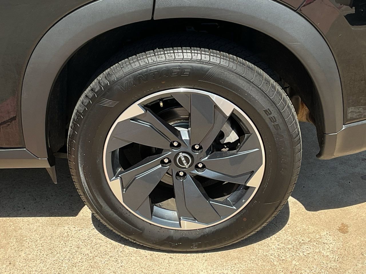 Used 2025 Nissan Rogue SV image 8