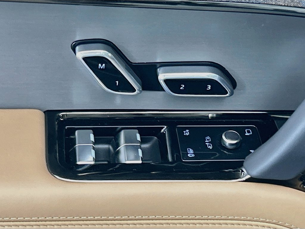 New 2027 Land Rover Range Rover Sport SE AWD/4WD image 22