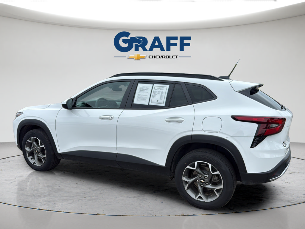 Used 2024 Chevrolet Trax LT FWD image 4
