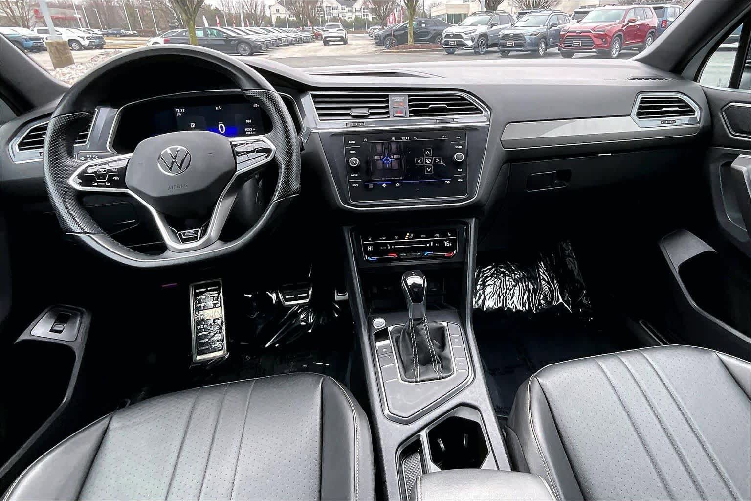 Used 2022 Volkswagen Tiguan SE R-Line FWD image 15