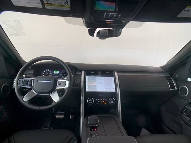 Certified 2025 Land Rover Discovery Dynamic SE image 29