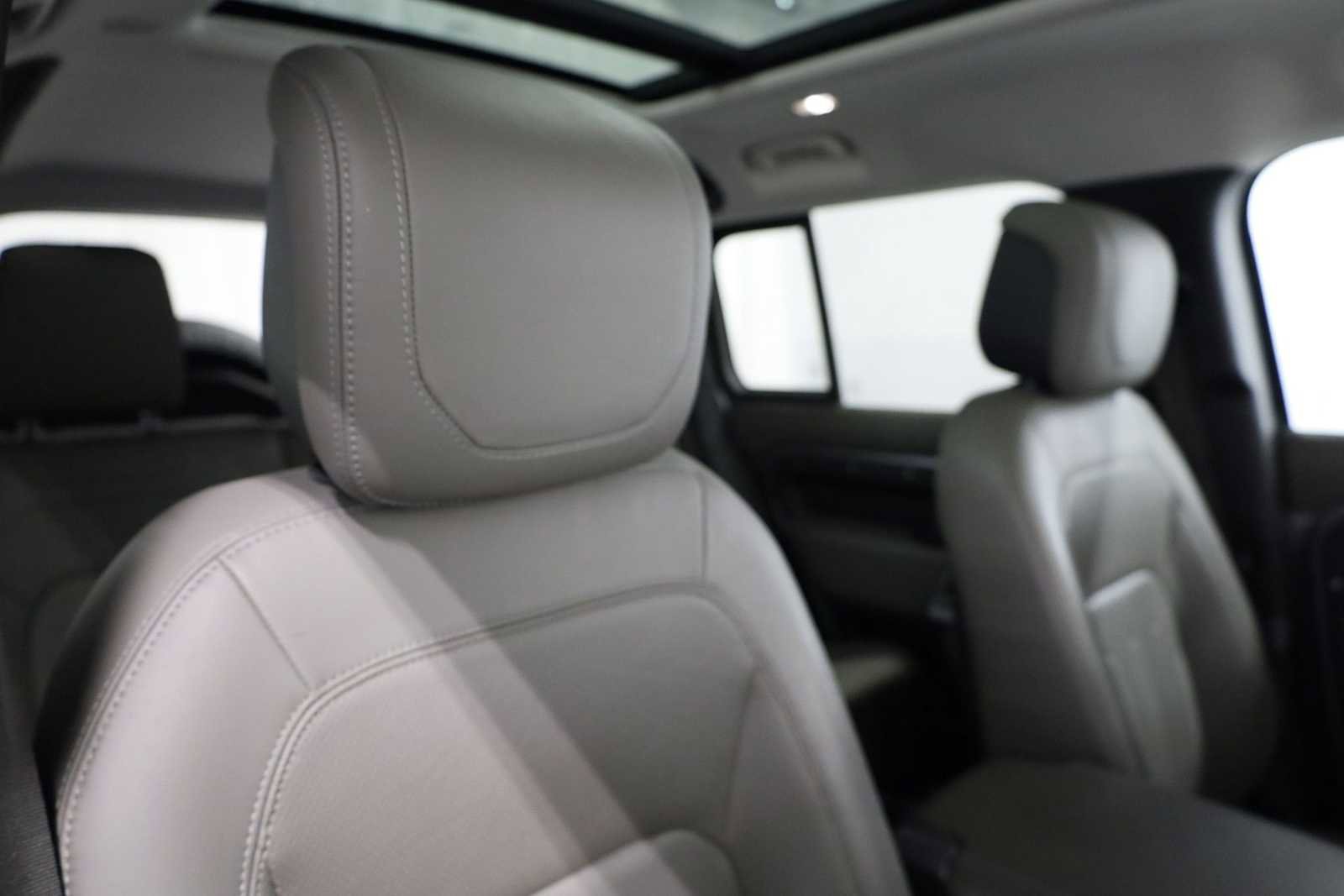 Used 2020 Land Rover Defender 110 SE image 21