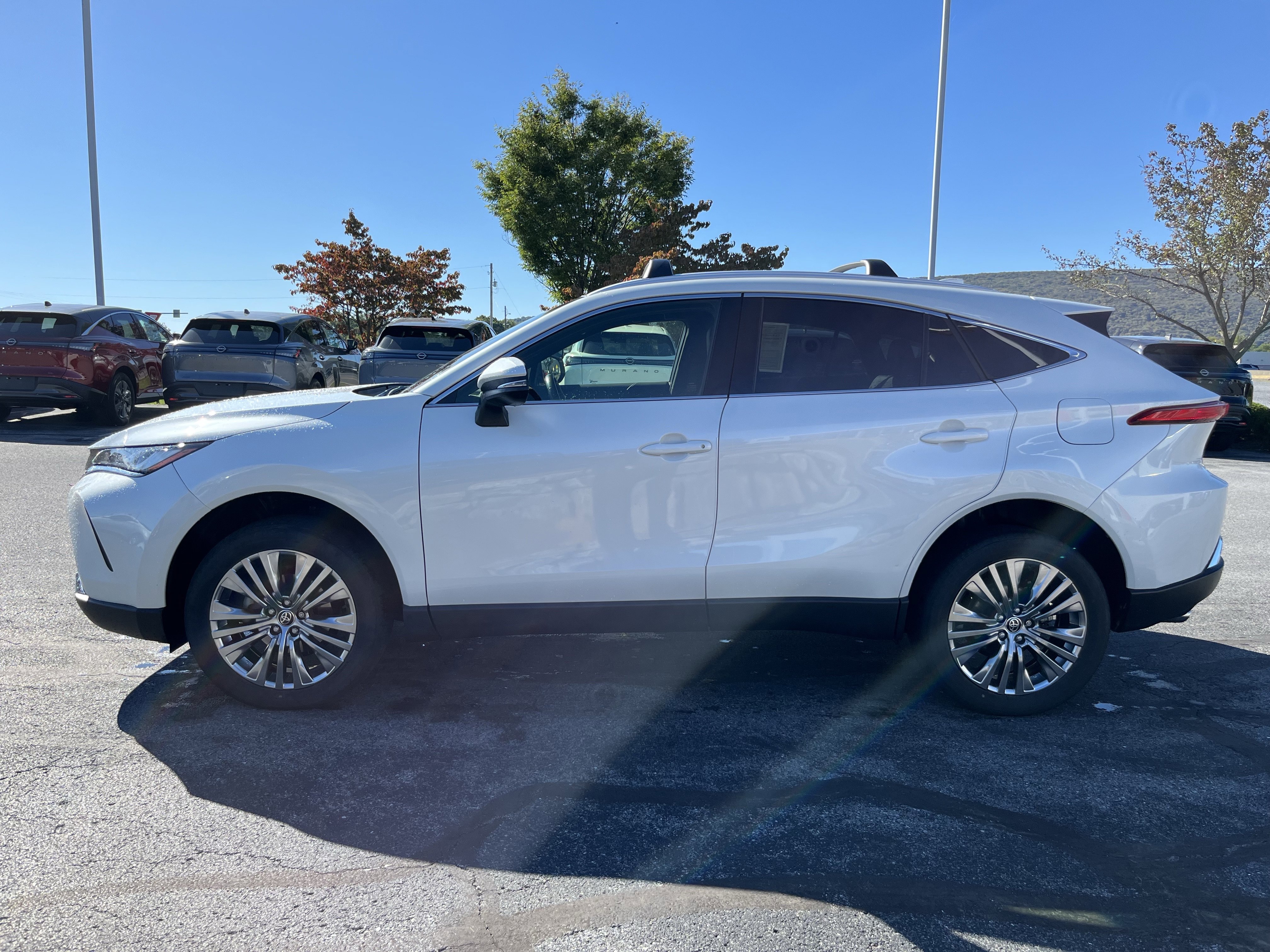 Used 2022 Toyota Venza XLE image 8