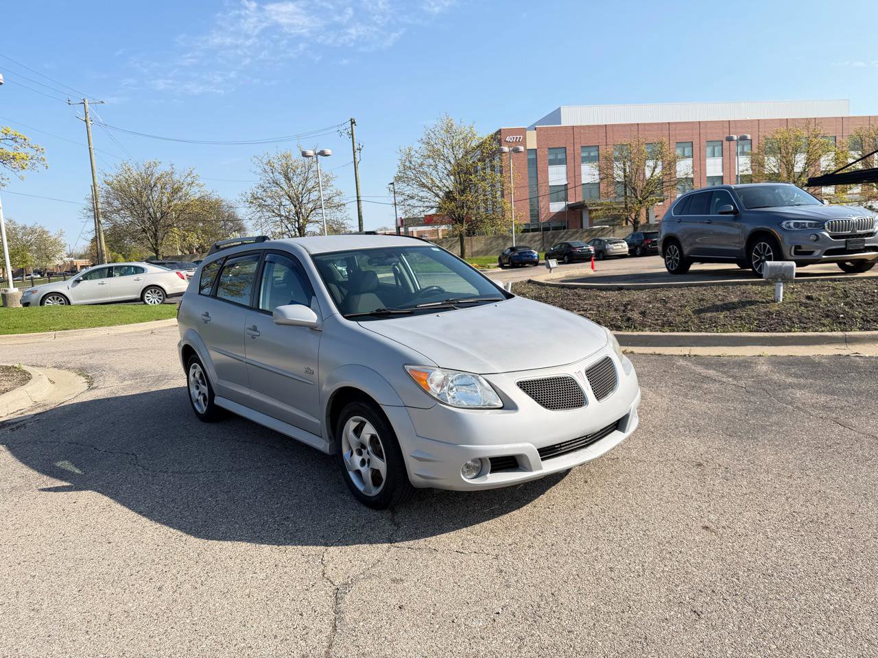 Used 2008 Pontiac Vibe w/ Preferred Package FWD image 3