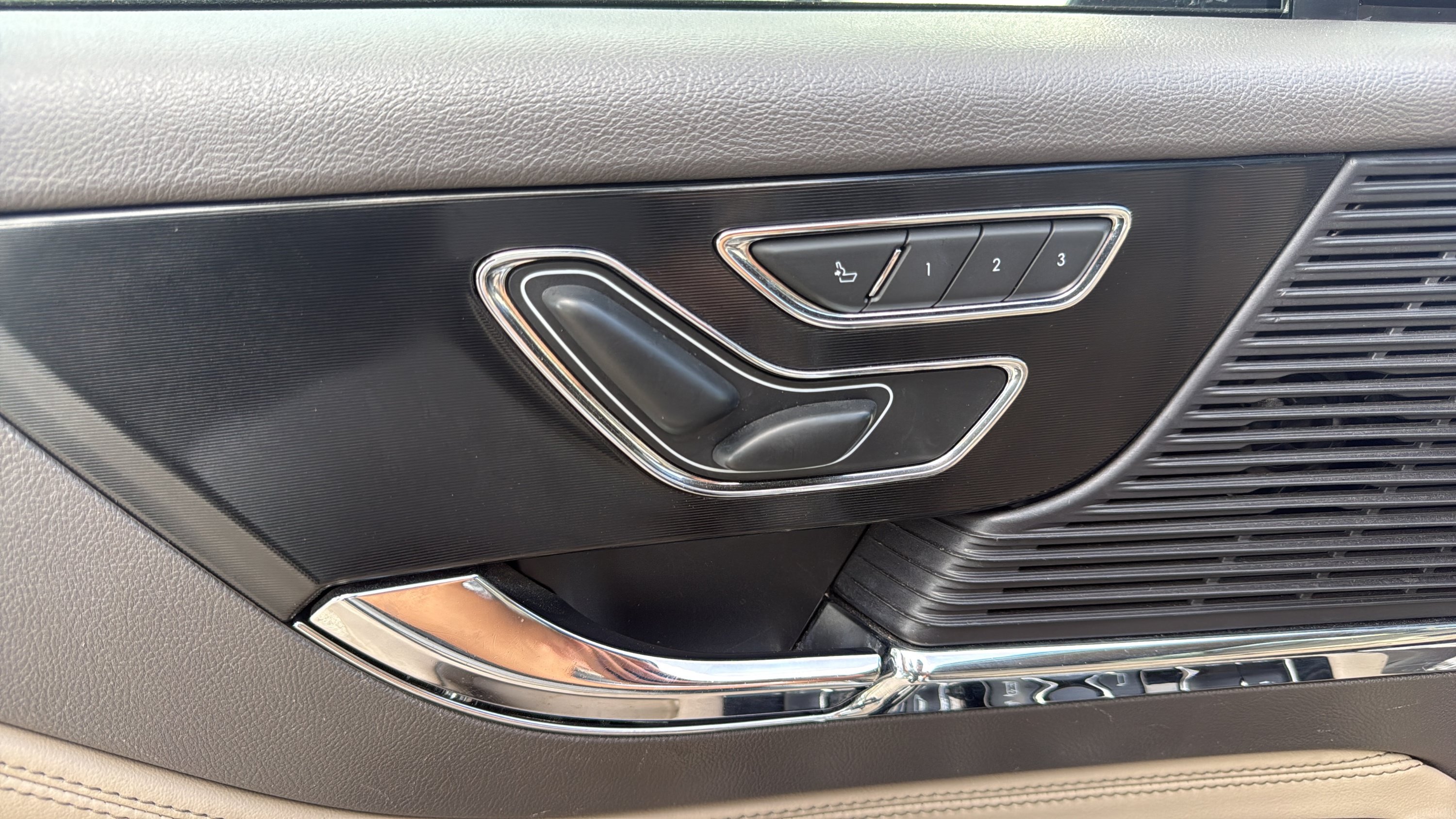 Used 2022 Lincoln Corsair FWD image 10