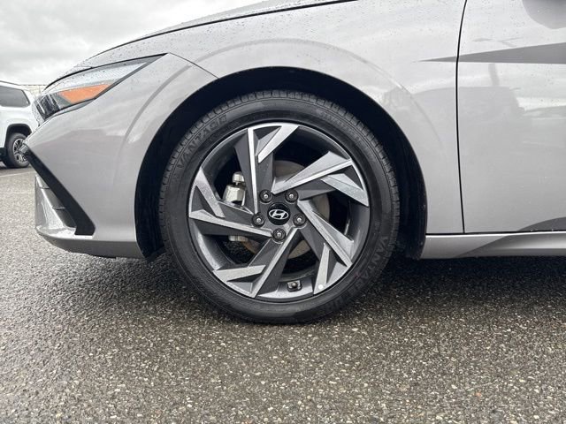 Used 2024 Hyundai Elantra Limited image 17