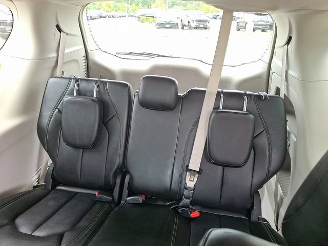 Used 2024 Chrysler Pacifica Touring-L FWD image 10