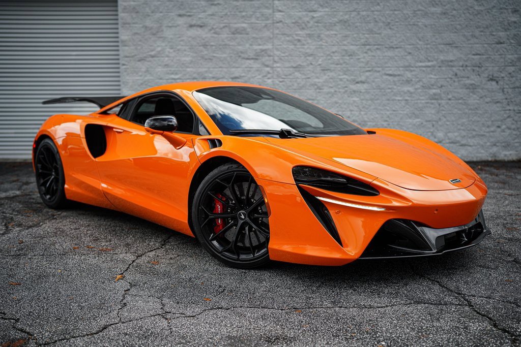 Used 2023 McLaren Artura image 10