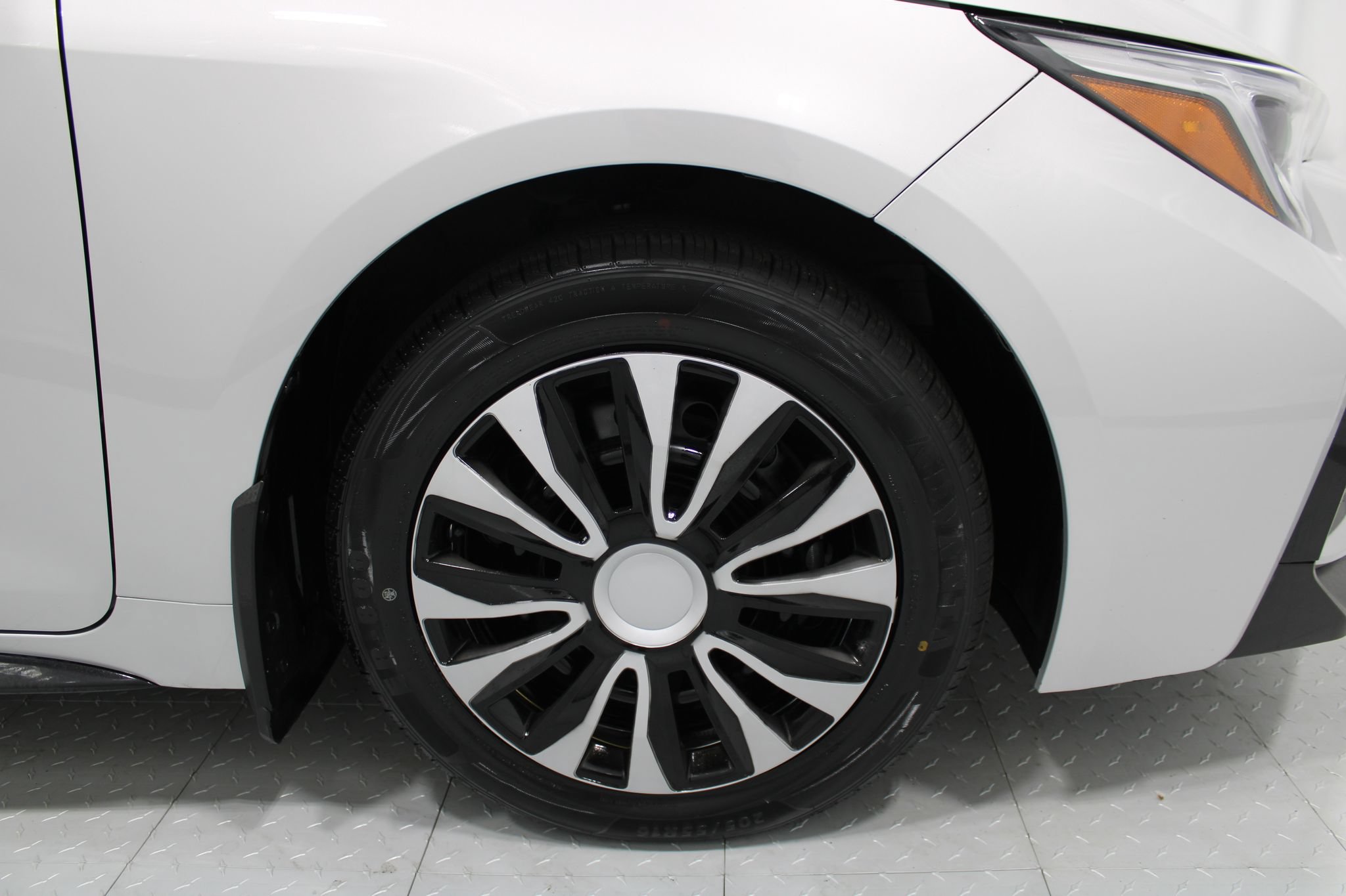 Used 2024 Toyota Corolla SE w/ SE Premium Package FWD image 5