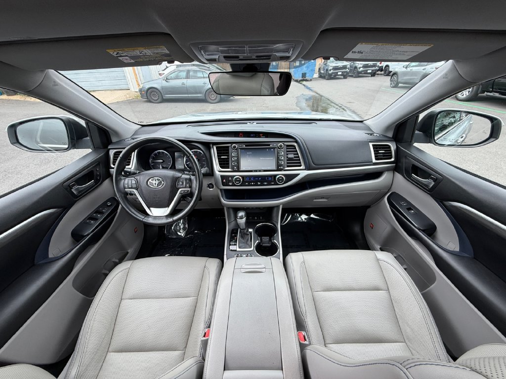Used 2019 Toyota Highlander Limited AWD/4WD image 19
