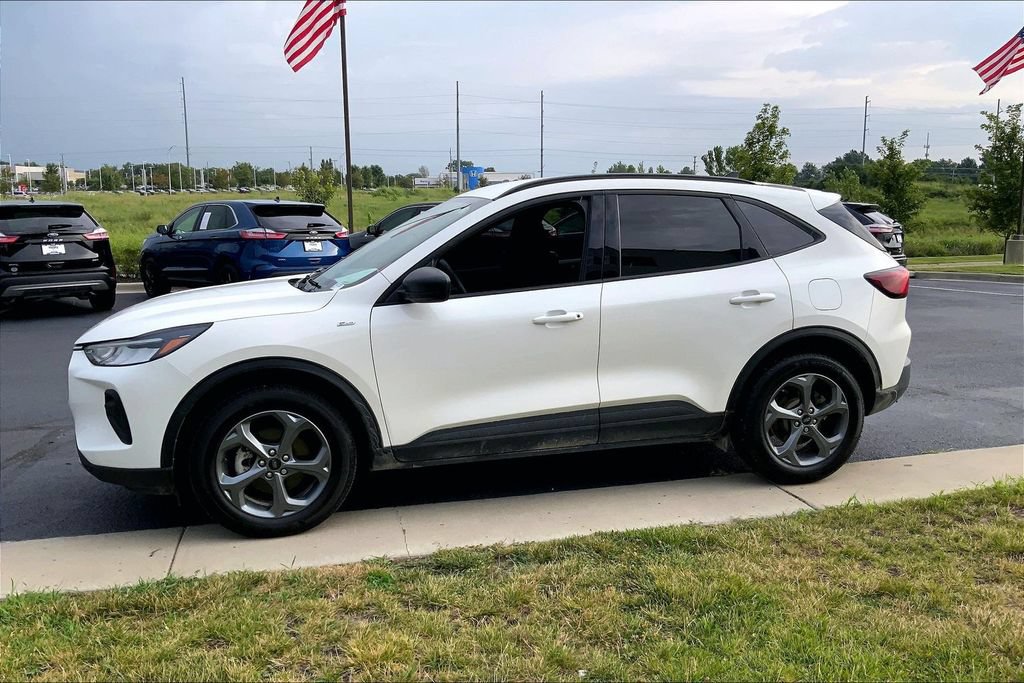 Used 2025 Ford Escape ST-Line w/ Tech Pack #1 AWD/4WD image 12