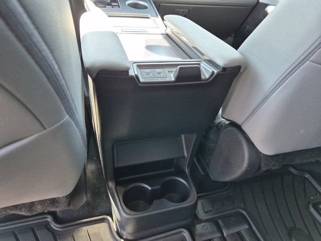 Used 2026 Toyota Sienna XLE FWD image 16
