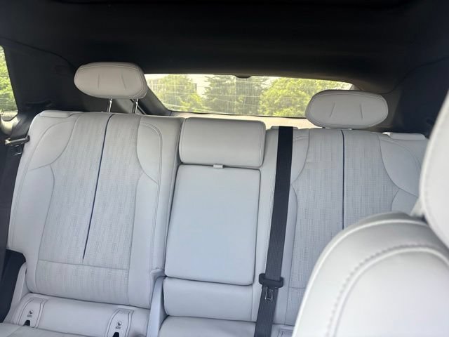 Used 2024 Cadillac Lyriq Luxury w/ LPO, Floor Liner Package AWD/4WD image 4