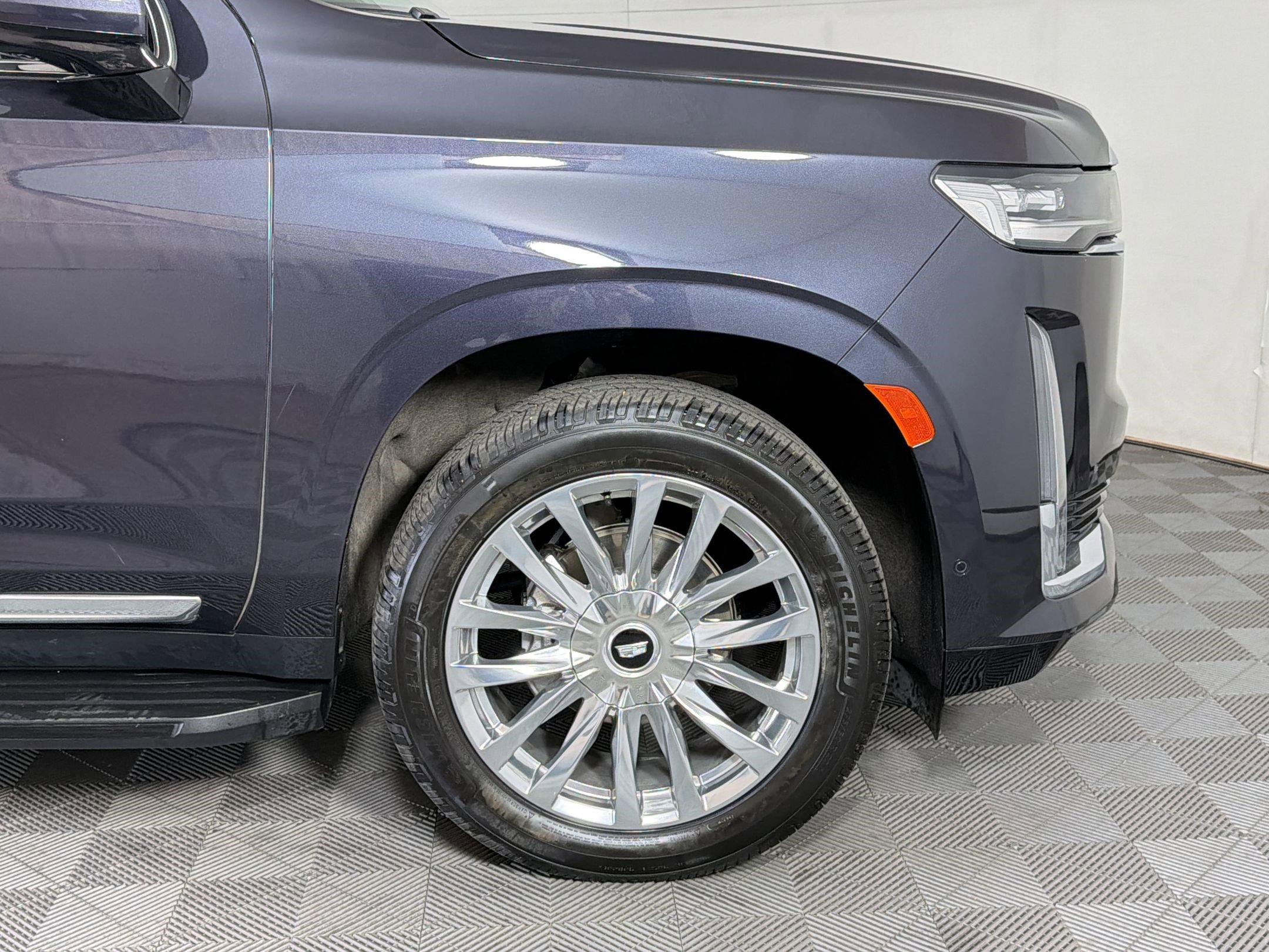 Used 2022 Cadillac Escalade Premium Luxury w/ Performance Package AWD/4WD image 12