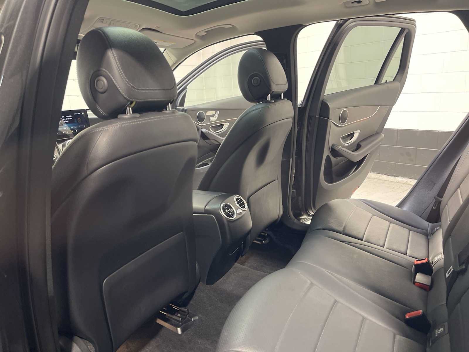 Used 2021 Mercedes-Benz GLC 300 4MATIC image 11
